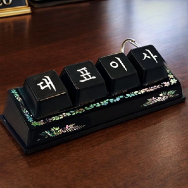 부천·경기·인천·서울 금형 사출 포트폴리오 - 명패 키캡 키링 (4구) (플라스틱/실리콘 사출, 시제품·소량·대량 생산 사례)