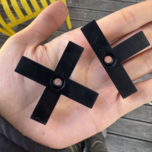 부천·경기·인천·서울 금형 사출 포트폴리오 - 가구 브라켓 (플라스틱/실리콘 사출, 시제품·소량·대량 생산 사례)