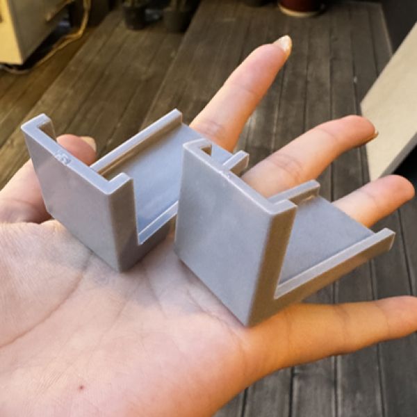 부천·경기·인천·서울 금형 사출 포트폴리오 - 코너 보호대 (플라스틱/실리콘 사출, 시제품·소량·대량 생산 사례)