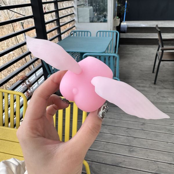 부천·경기·인천·서울 금형 사출 포트폴리오 - 돼지 엉덩이 날개 방향제 (플라스틱/실리콘 사출, 시제품·소량·대량 생산 사례)