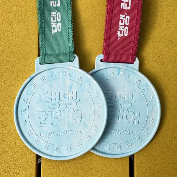 부천·경기·인천·서울 금형 사출 포트폴리오 - 댕댕 런웨이 매달 (플라스틱/실리콘 사출, 시제품·소량·대량 생산 사례)